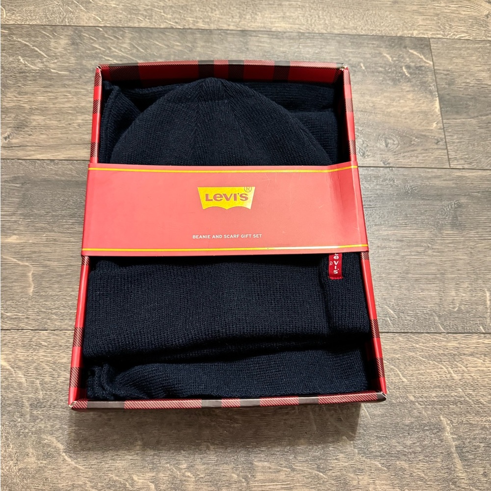 Levi's Beanie and Scarf Set NEW‎
